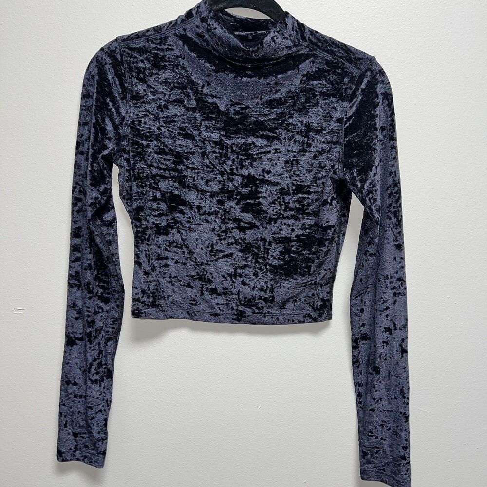 Lululemon Black Crushed Velvet Mock Neck Long Sleeve Crop Top Estimated S